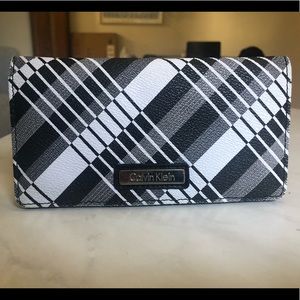 CALVIN KLEIN | black and white wallet